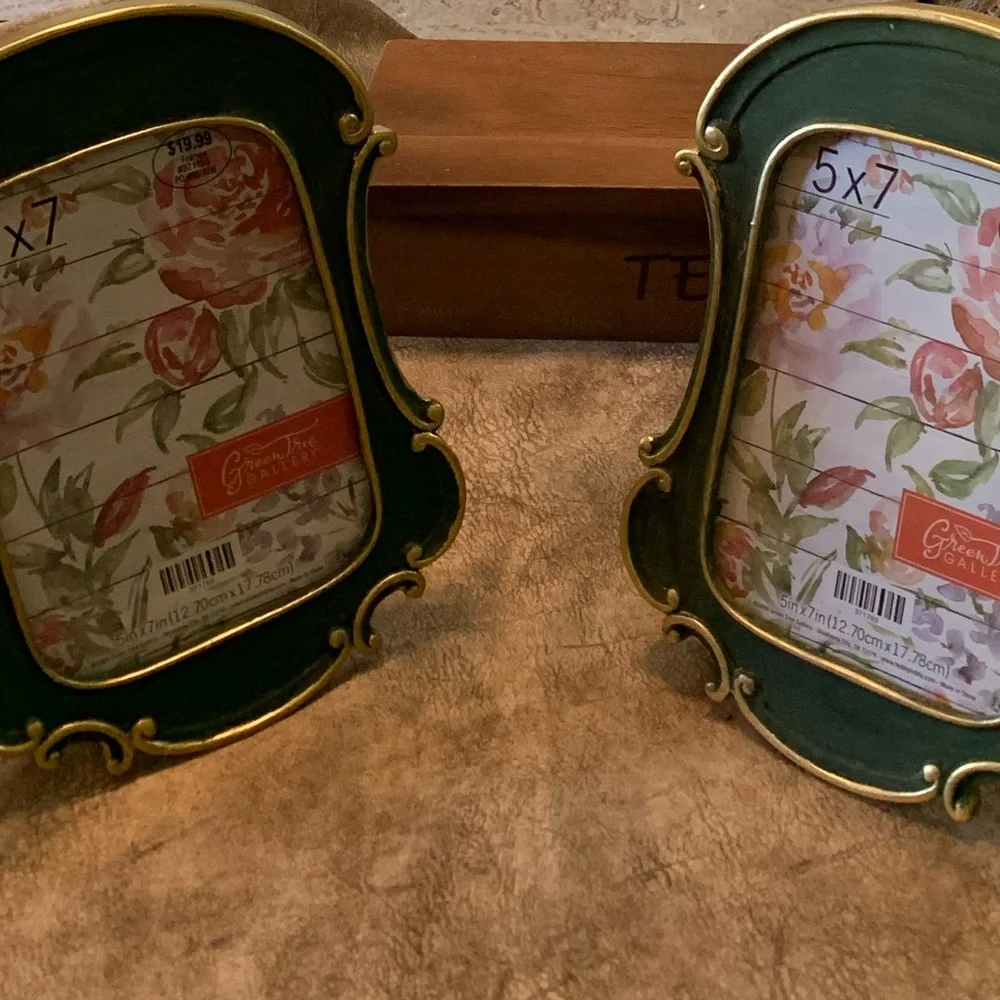 2 Picture Frames